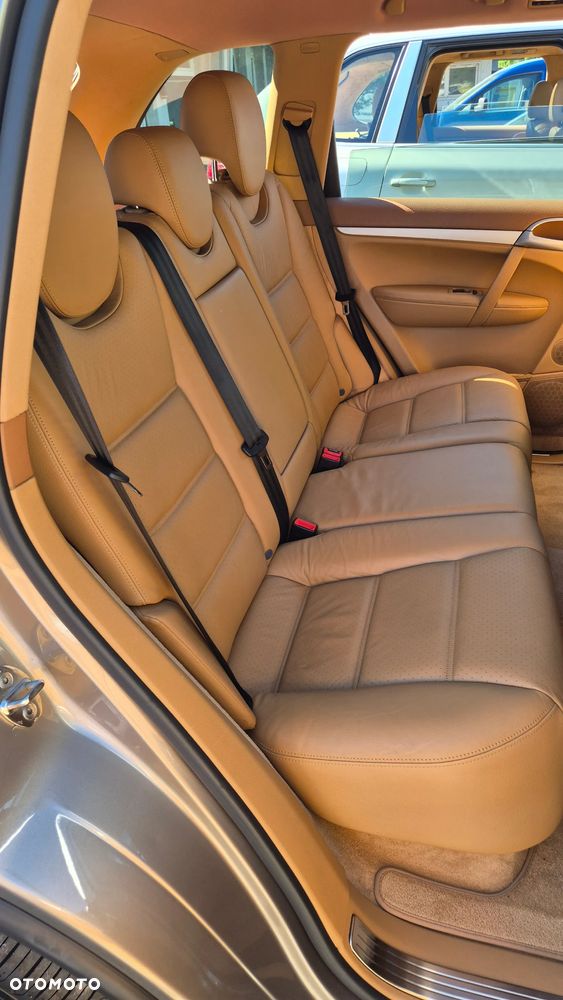 Porsche Cayenne - 20