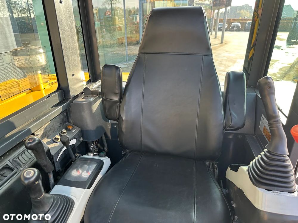Komatsu PC56 - 10