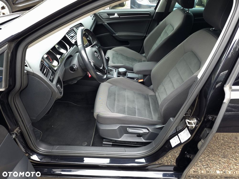 Volkswagen Golf - 8