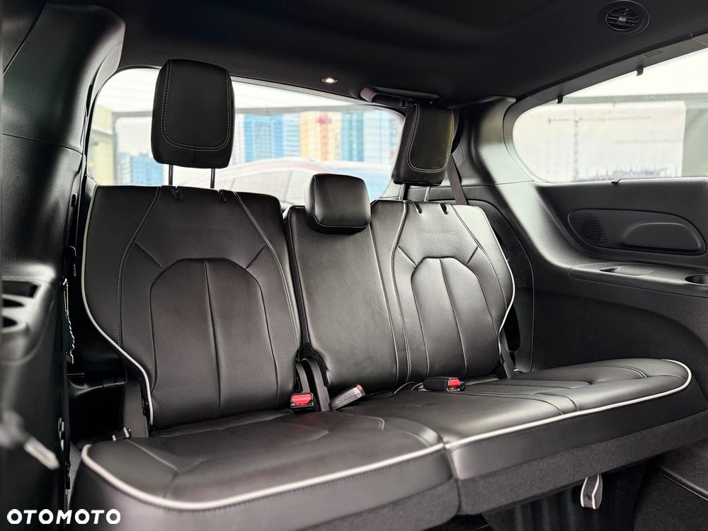 Chrysler Pacifica - 30