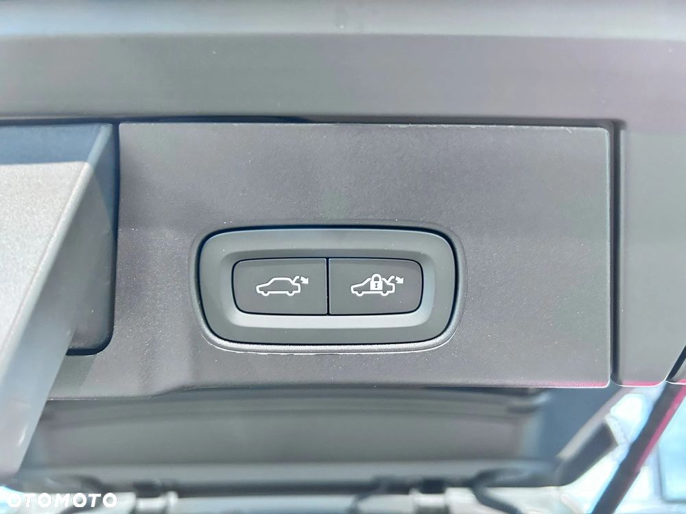 Volvo V90 T6 AWD Plug-In Hybrid Plus Dark - 27