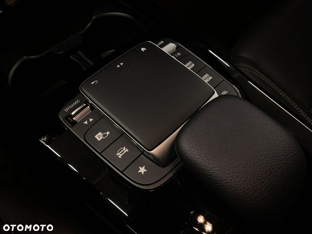 Mercedes-Benz CLA - 23