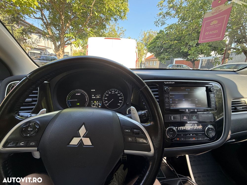 Mitsubishi Outlander - 13