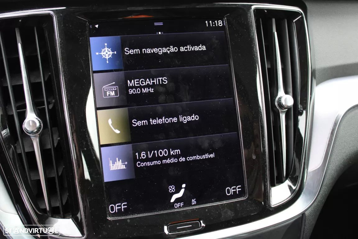 Volvo V60 2.0 B4 Momentum Core Geartronic - 24