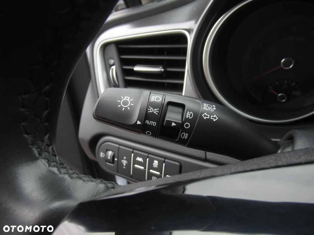 Kia Ceed 1.5 T-GDI M - 13