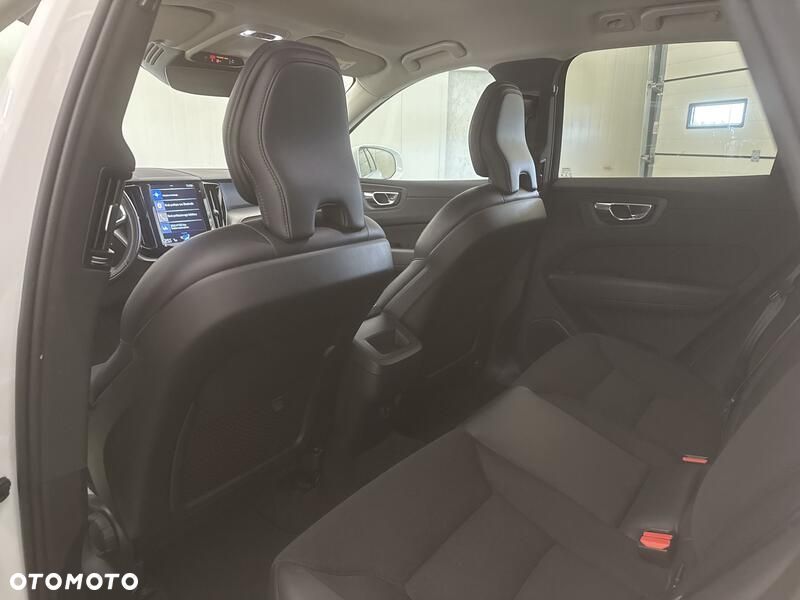 Volvo XC 60 B4 B Momentum Pro - 19