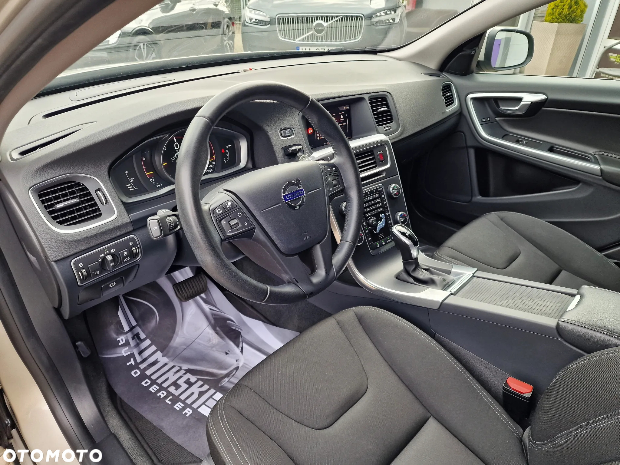 Volvo V60 D2 Geartronic Momentum - 19