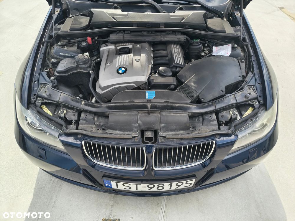 BMW Seria 3 330xi - 38
