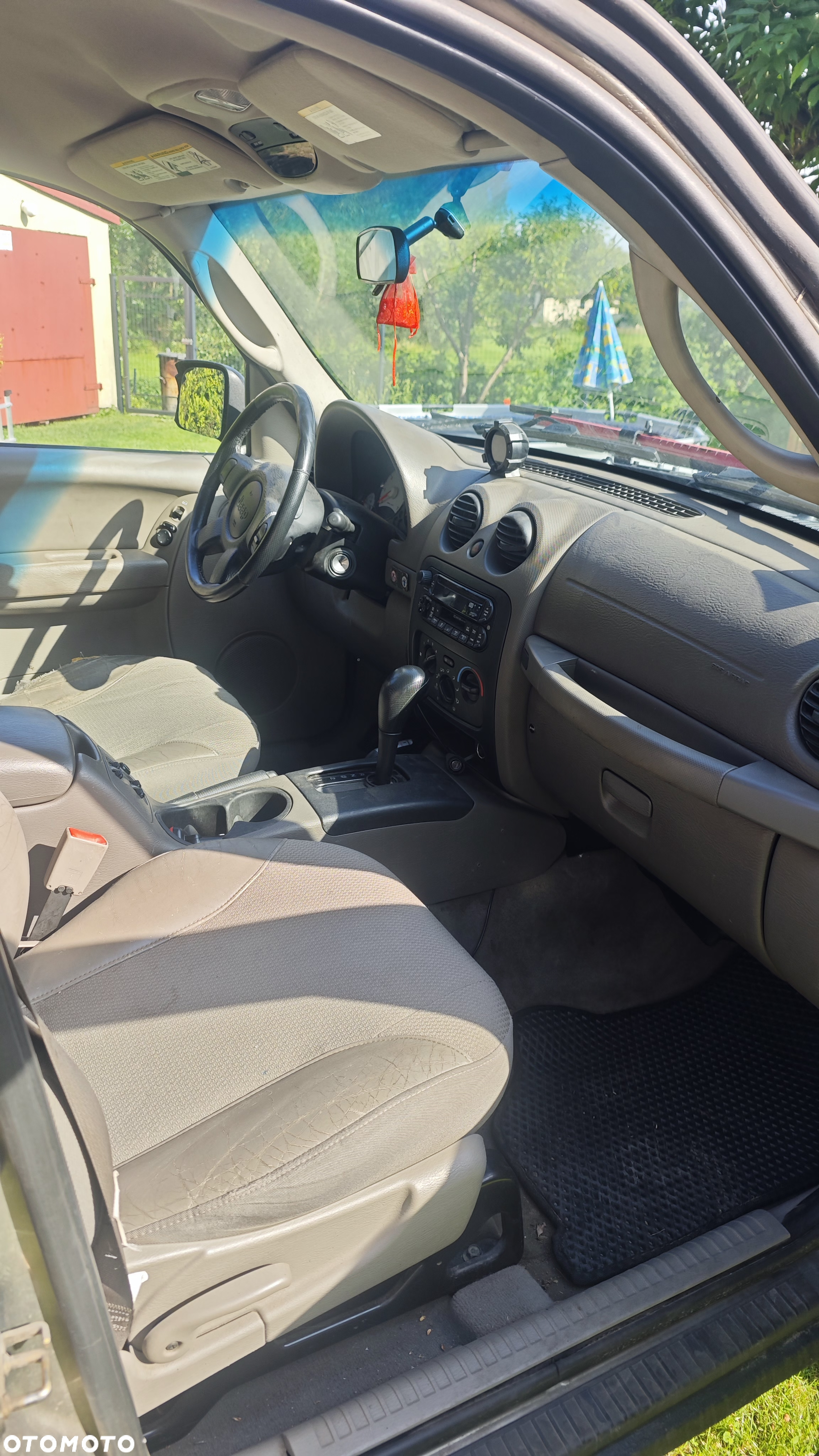 Jeep Liberty 3.7 4x4 - 10