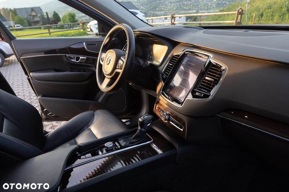 Volvo XC 90 T6 AWD Momentum 7os - 29