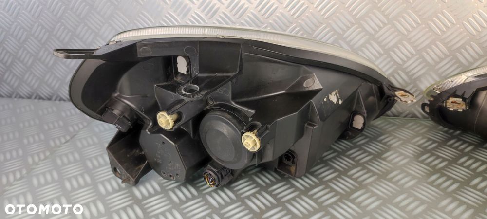 reflektor lampa prawy prawa lewa lewy przód przednia FIAT GRANDE PUNTO EURO - 7