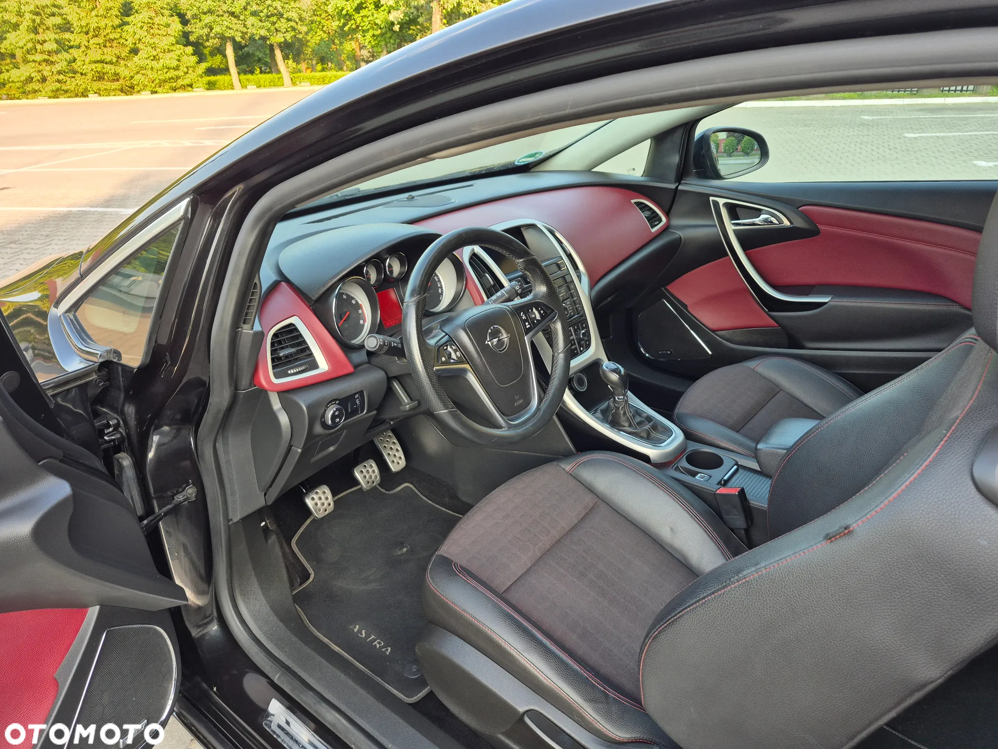 Opel Astra IV GTC 1.6 T Sport - 19
