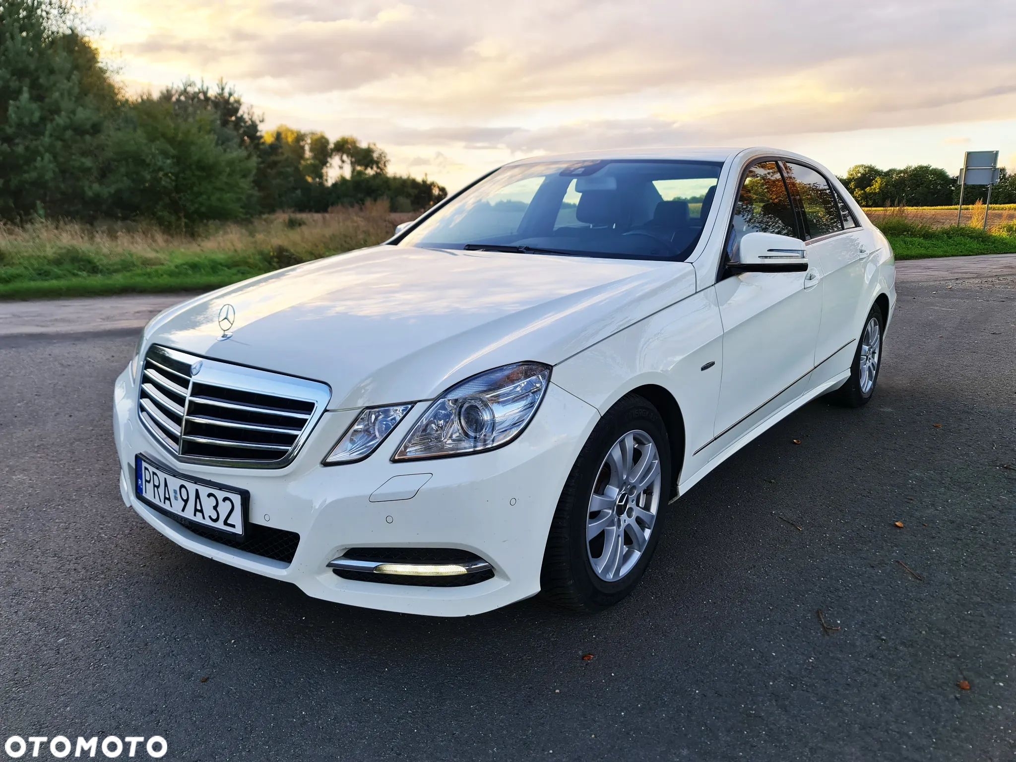Mercedes-Benz Klasa E 200 CGI BlueEffICIENCY Avantgarde - 1