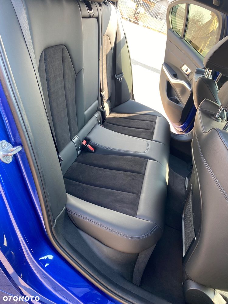 BMW Seria 3 320i M Sport - 21