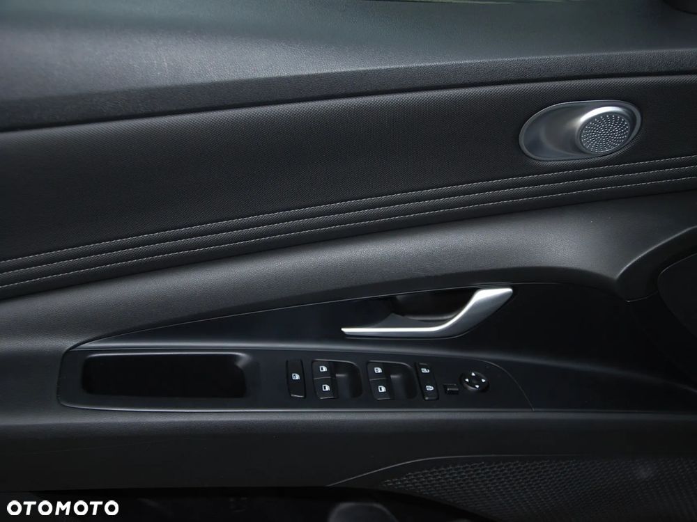 Hyundai Elantra 1.6 Smart CVT - 32
