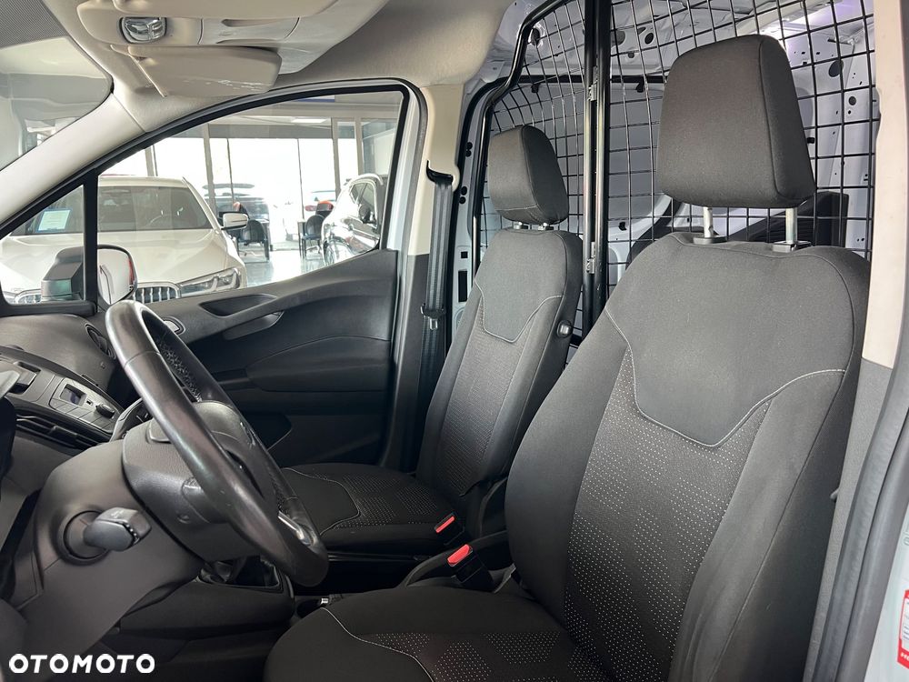 Ford Transit Courier - 21