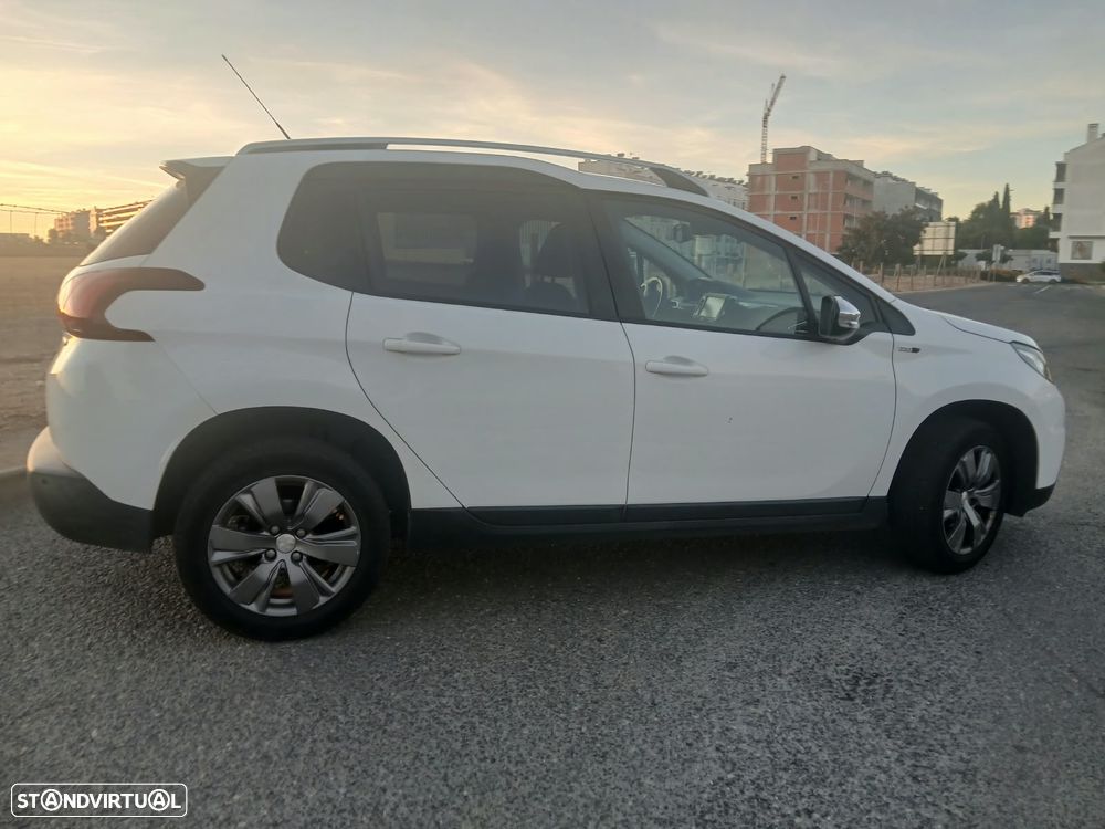 Peugeot 2008 1.2 PureTech Style - 8