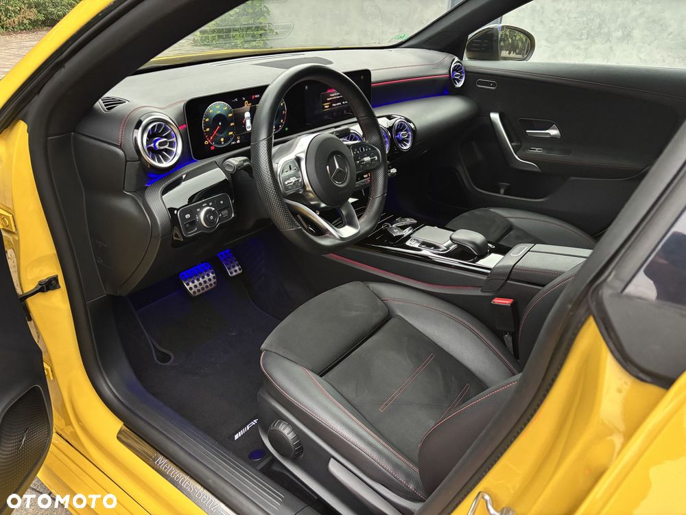 Mercedes-Benz CLA 220 4-Matic AMG Line 7G-DCT - 17