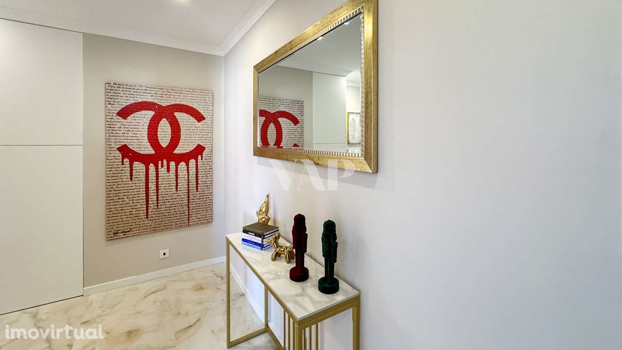 Apartamento T2 Renovado com Varanda em Montechoro, a Minutos da Praia - Grande imagem: 3/26