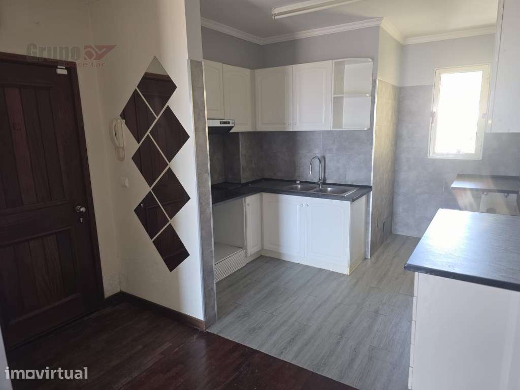 Apartamento T2 Moderno em Caniço: Luminosidade, Varanda Privativa c... - Grande imagem: 2/23