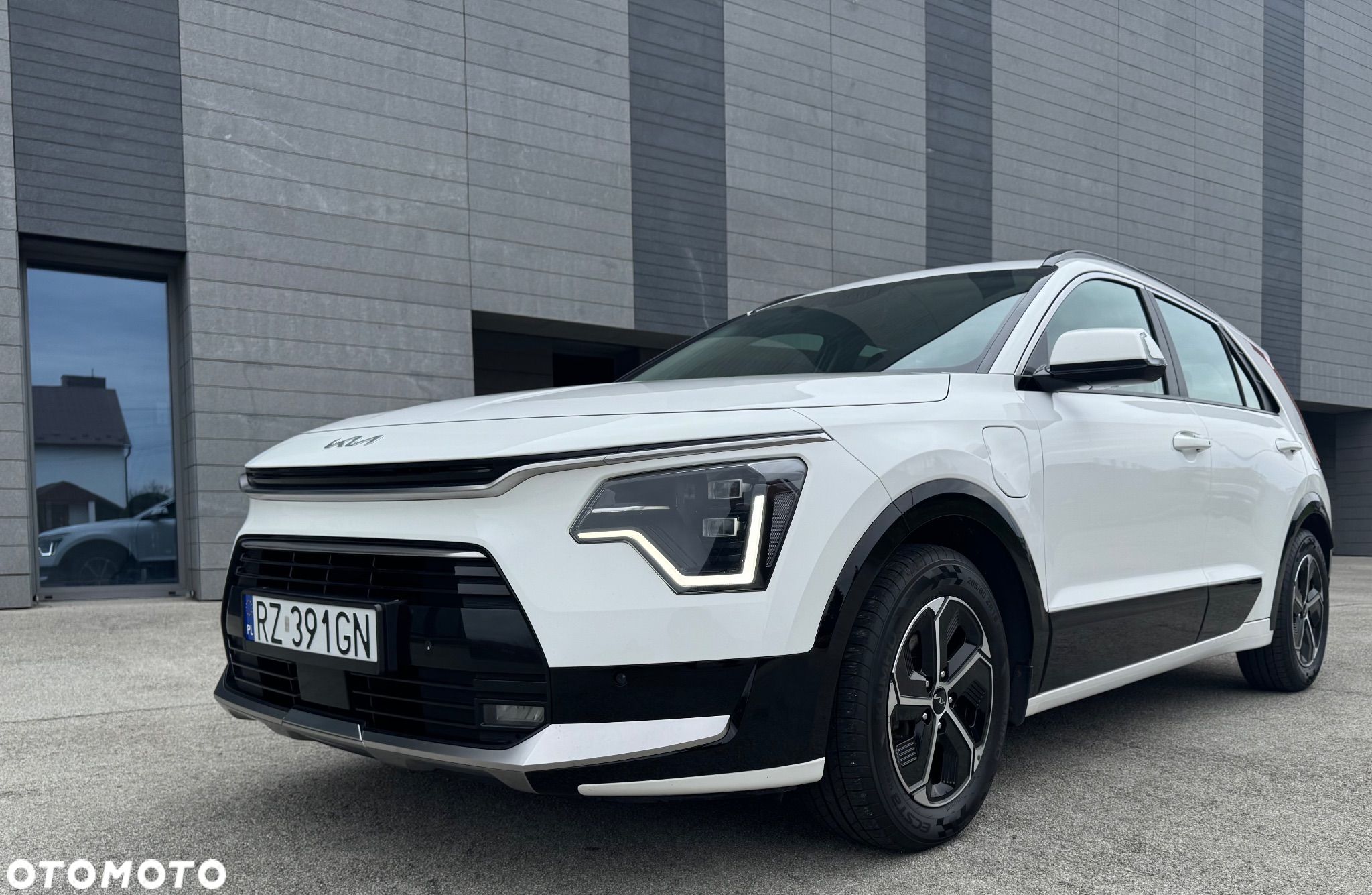 Kia Niro 1.6 GDI Plug-in Hybrid L Business Line - 1