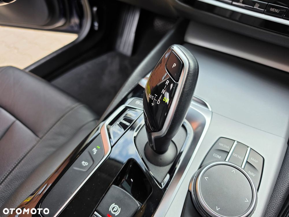 BMW Seria 5 530d Sport Line - 10