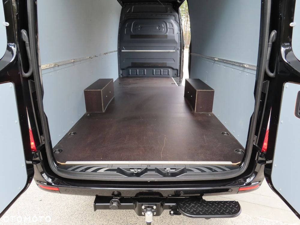Mercedes-Benz Sprinter 319 CDI 190 KM 9G-Tronic Automat Model 907 AMG Panamericana GT AMG Furgon Blaszak Ekstra Długi LONG MAXI + 4800 mm Zawieszenie Tylne Pneumatyczne Adaptacyjne WZMACNIANY Rozstaw Osi 4325 mm Ładowność 941 Kg HAK 2800 Kg FULL Opcja Wyposażenia Stan Auta Nowy Jak Z Salonu OKAZJA DOSTEPNY I GOTOWY - 20