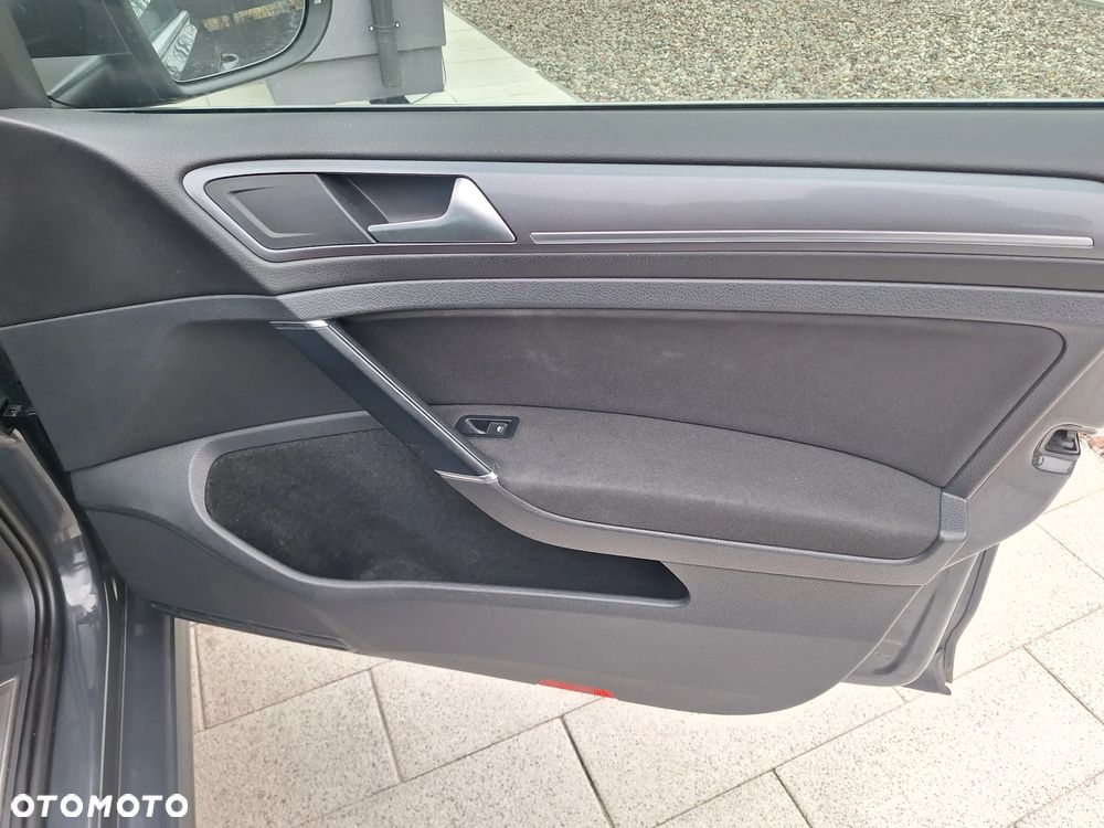 Volkswagen Golf - 27