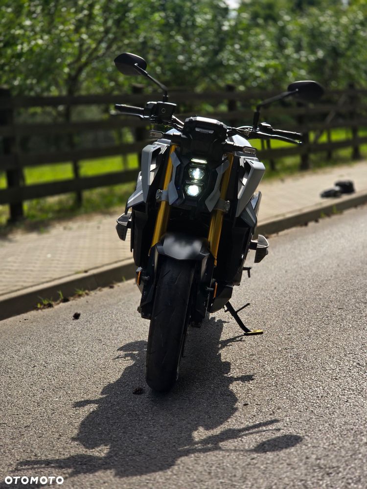 Suzuki GSX 1000 - 5