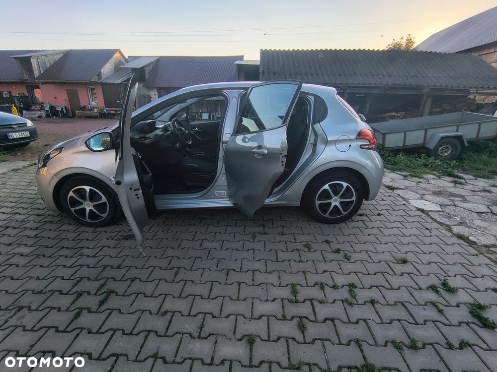 Peugeot 208 - 4