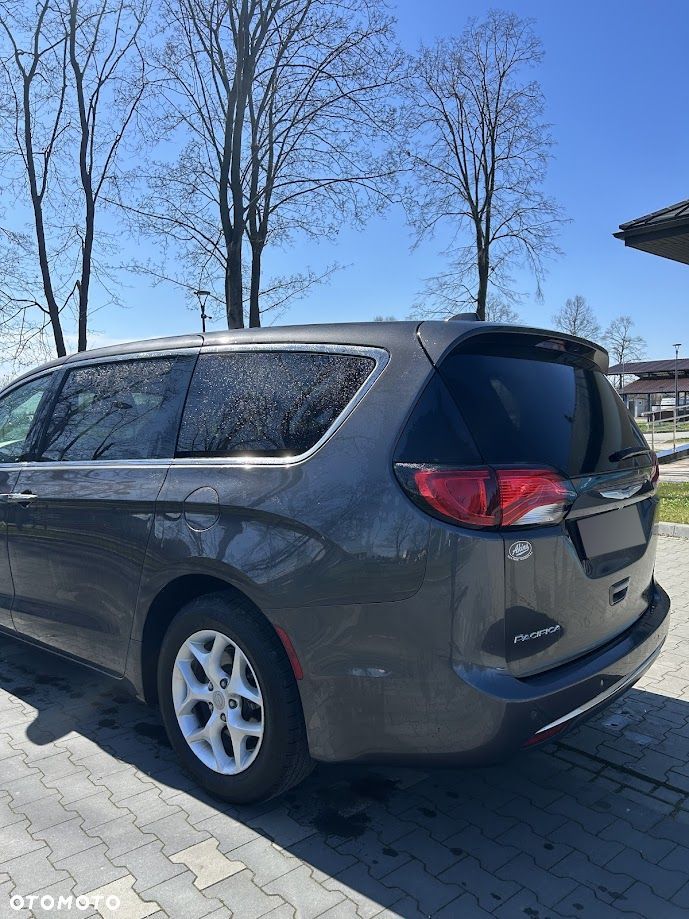 Chrysler Pacifica - 6