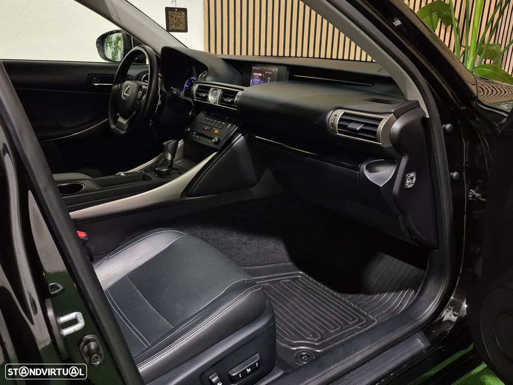 Lexus IS 300H Executive+ - 31