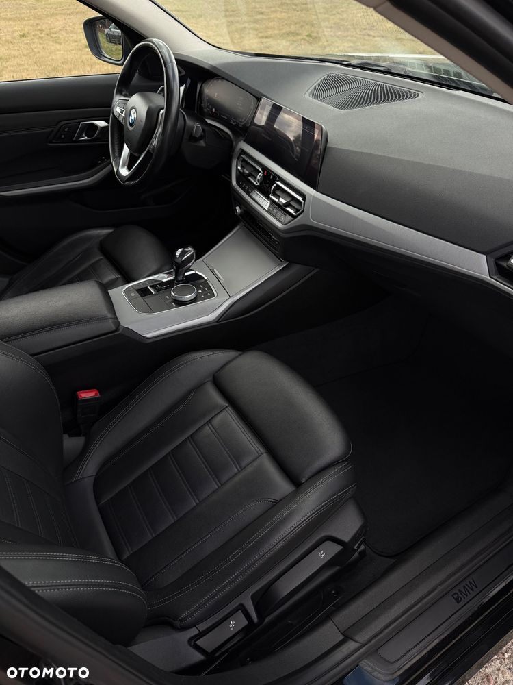 BMW Seria 3 330i - 7