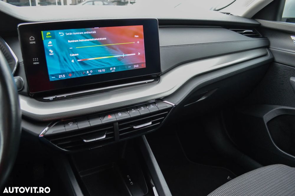 Skoda Octavia Combi 2.0 TDI DSG Tour - 26