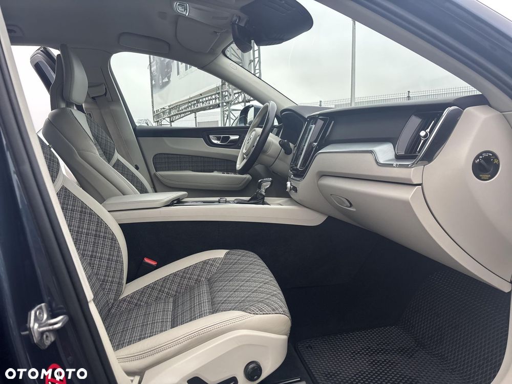 Volvo XC 60 D4 AWD Momentum - 12