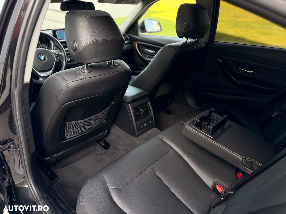 BMW Seria 3 320d Luxury Line - 31