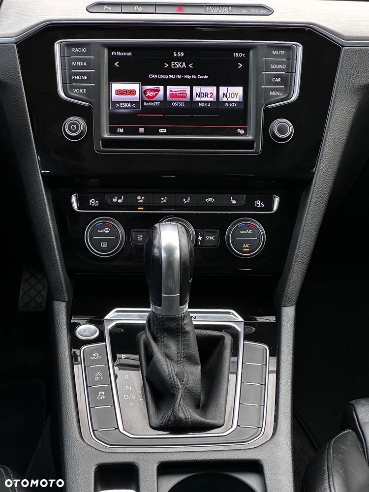 Volkswagen Passat Variant 2.0 TDI SCR 4Motion DSG Highline - 8