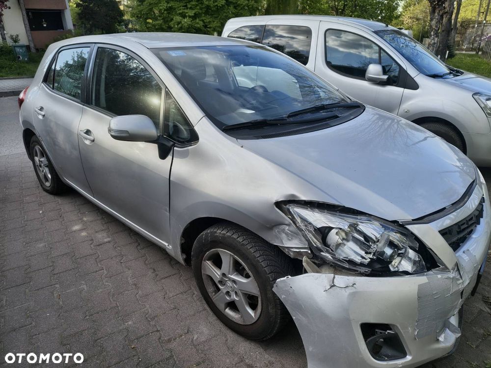 Toyota Auris 1.8 HSD Sol - 2