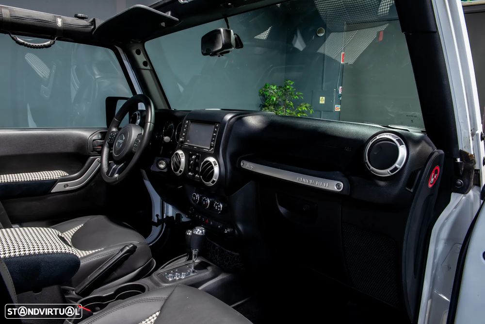 Jeep Wrangler Unlimited 2.8 CRD ATX Sahara Adventure Edition - 31