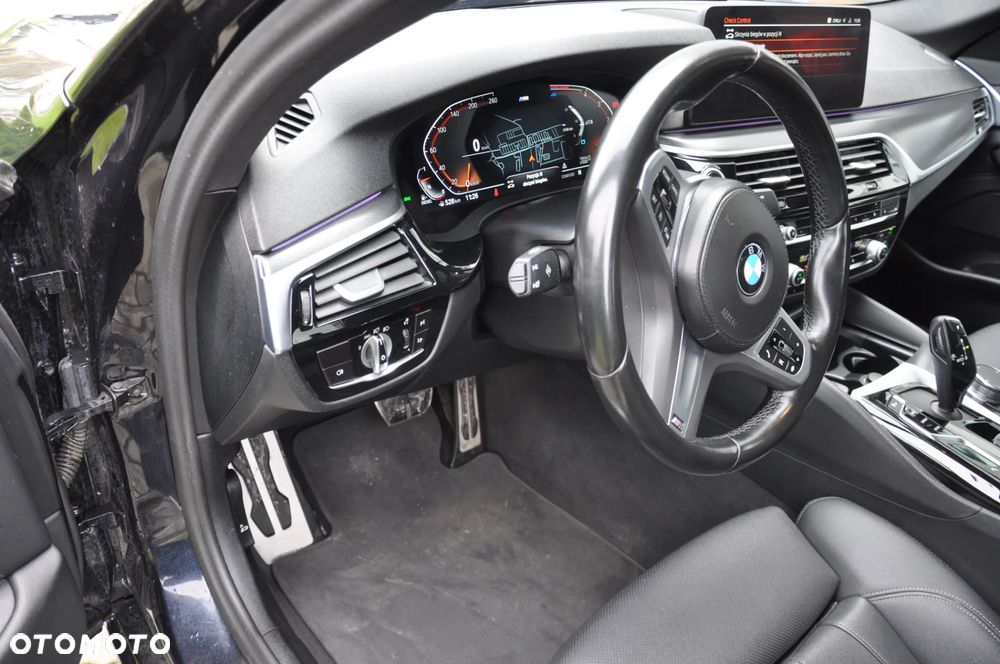 BMW Seria 5 520d Touring M Sport Edition - 18
