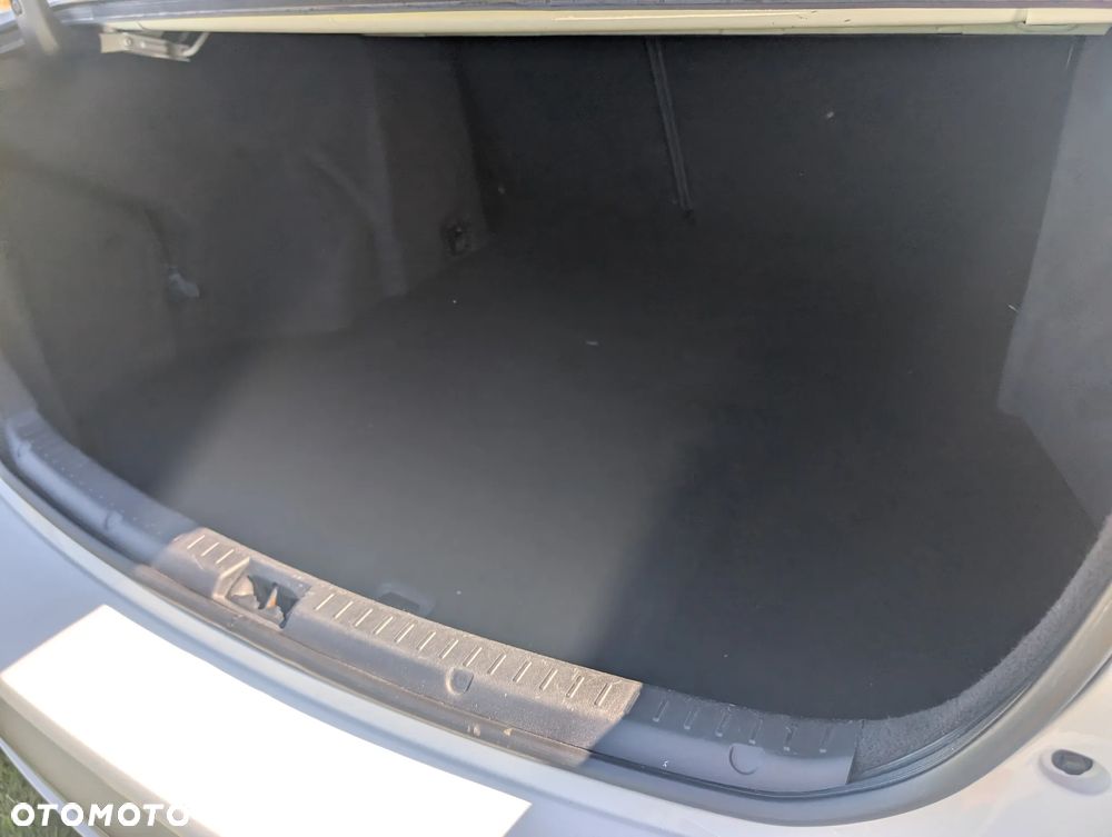 Toyota Avensis 1.8 Premium - 15