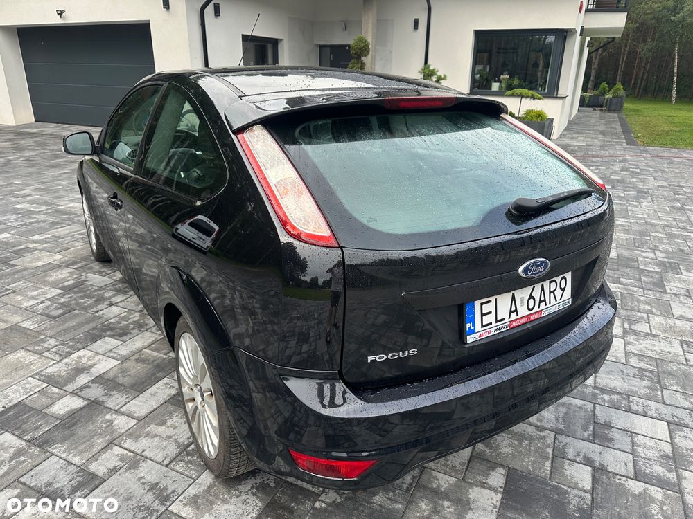 Ford Focus 2.0 16V Titanium - 23