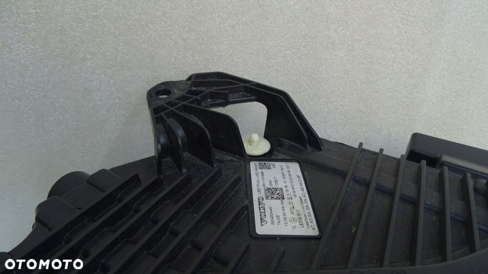 volvo xc60 ii 21/25r lift - lampa przednia prawa full led - 5