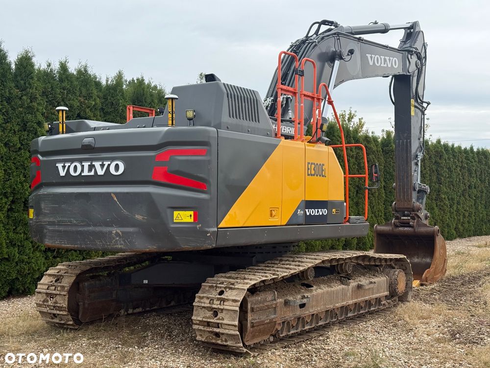 Volvo EC 300 EL - 9