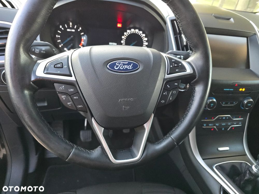 Ford S-Max - 17