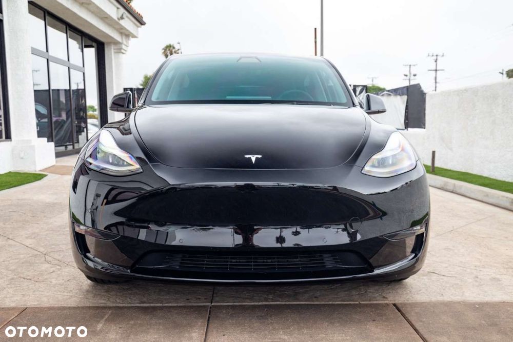 Tesla Model Y - 9