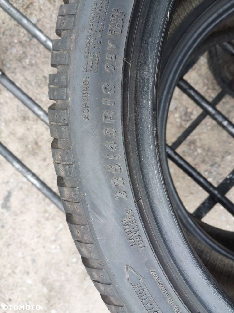 Opony zimowe 225.45.18 Dunlop - 3