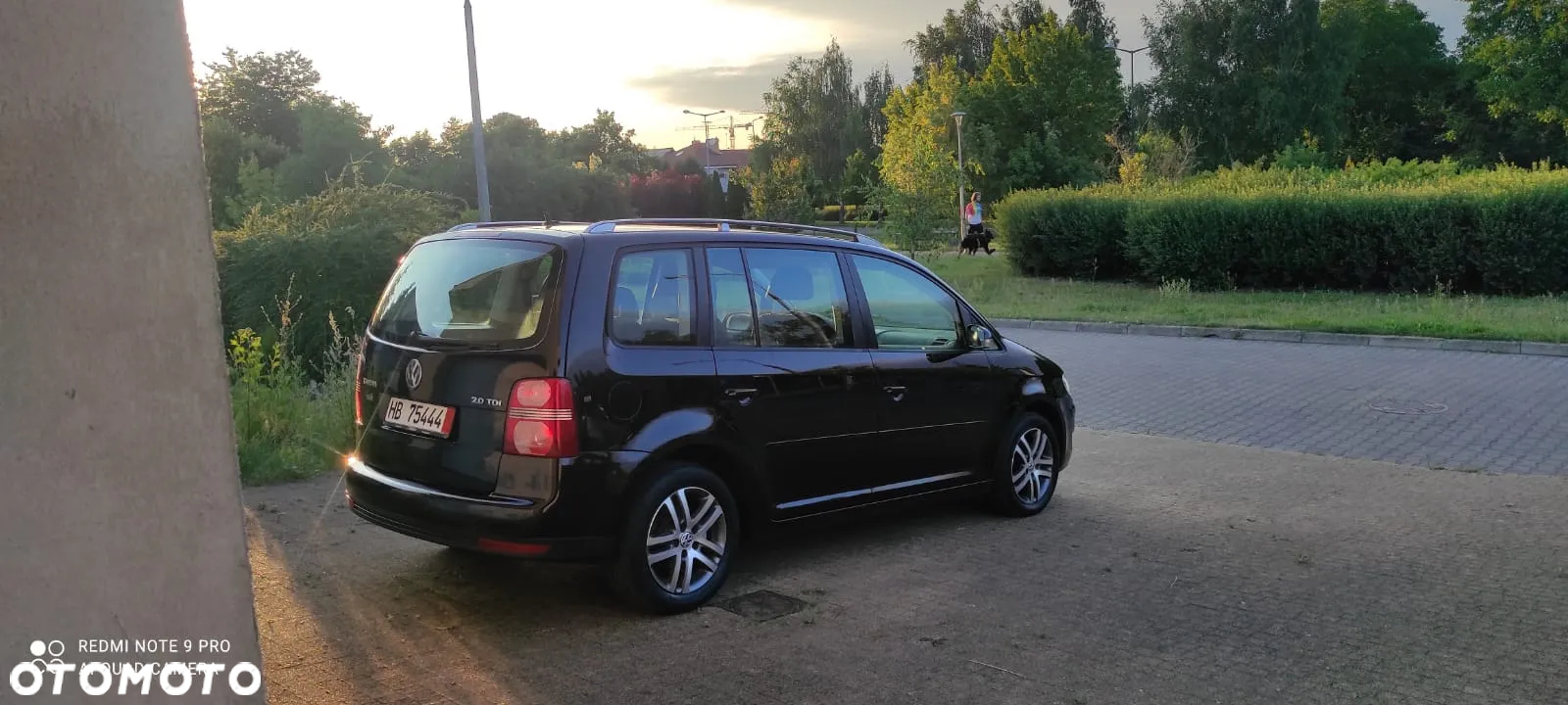 Volkswagen Touran 2.0 TDI DPF BlueMotion Technology DSG Comfortline - 17