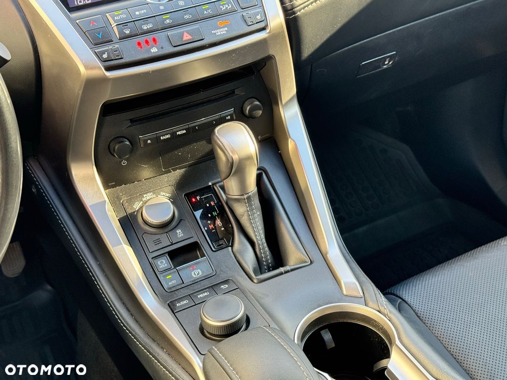 Lexus NX 200t Elite AWD - 34