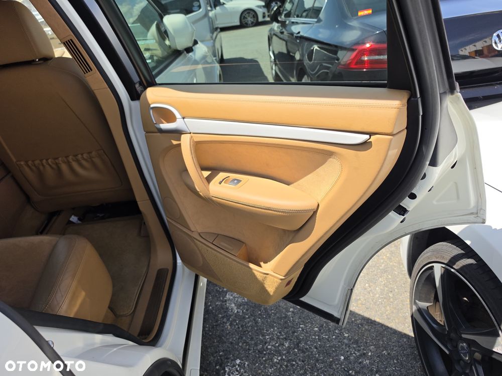 Porsche Cayenne Tiptronic S GTS - 26